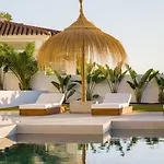 Villa Vega Luxury Living Premium Features Gym Jacuzzi