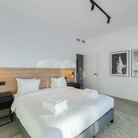 Vega Luxury Living Premium Features Gym Jacuzzi * Marbella