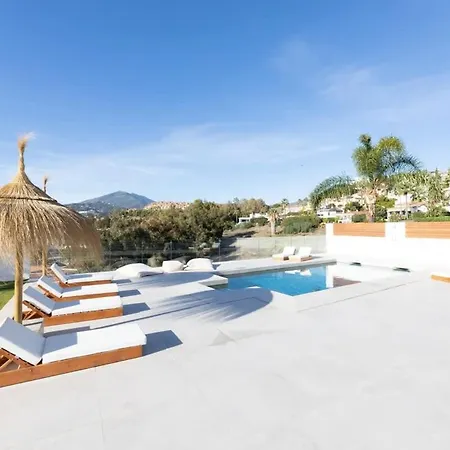 Vega Luxury Living Premium Features Gym Jacuzzi Vila *