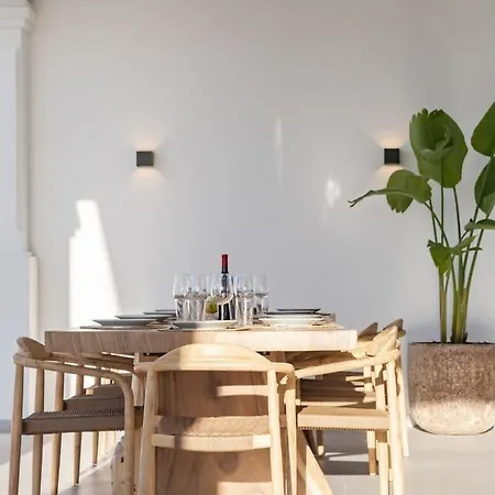 Villa Vega Luxury Living Premium Features Gym Jacuzzi