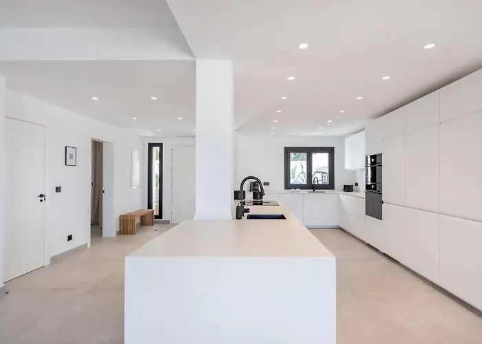 Villa Vega Luxury Living Premium Features Gym Jacuzzi *