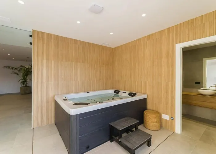 Вилла Vega Luxury Living Premium Features Gym Jacuzzi