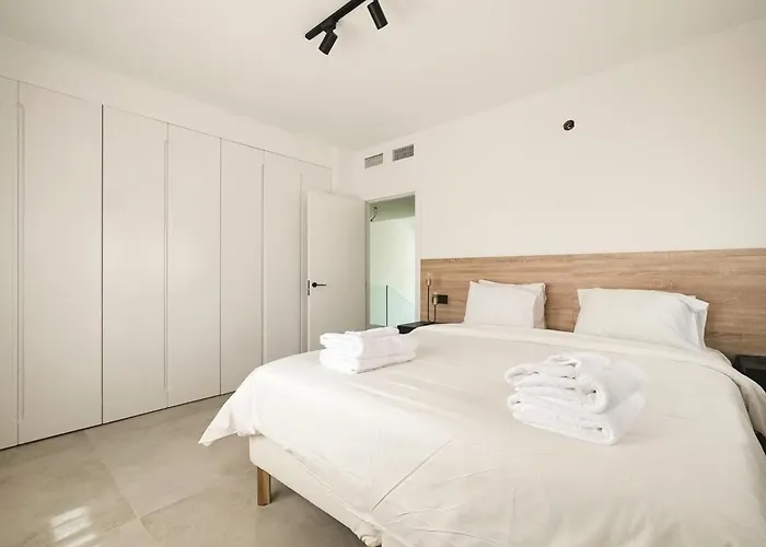 Vega Luxury Living Premium Features Gym Jacuzzi Villa *