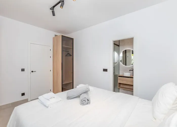 Vega Luxury Living Premium Features Gym Jacuzzi Villa Marbella